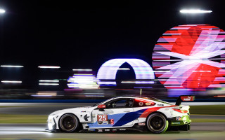 Car driving track night sign - rim free wallpaper