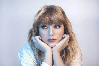 Woman long hair blue eyes 49 - free vintage wallpaper