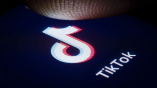 Close up cell phone logo - 8k artistic photography free wallpaper