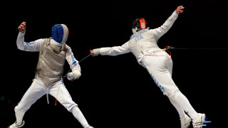 Fencing men trick black background - arte povera free wallpaper