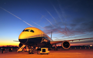 Jetliner airport tarmac sunset people - sunset free wallpaper