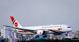 Jetliner cloudy sky city skyline 3 - tail free wallpaper