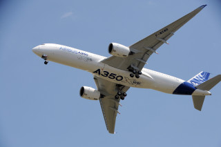 Large commercial airplane landing gear - andries stock free wallpaper