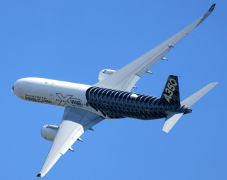 Jetliner flying blue sky logo 3 - free airplane wallpaper