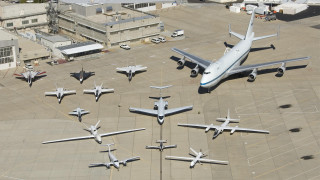 Airplanes runway lot building middle - aerial free wallpaper