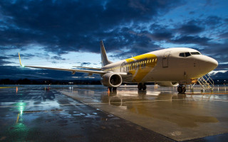 Large jetliner airport tarmac night 2 - top of an airport tarmac free wallpaper