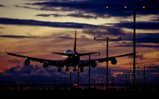 Plane flying low night time - low free wallpaper