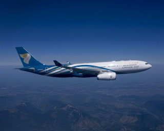 Jetliner flying blue sky mountain - realistic free wallpaper