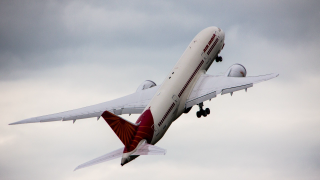 Large jet cloudy sky landing 2 - a large passenger free wallpaper