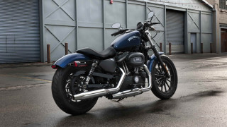 Blue motorcycle parked building garage - cafer bater free wallpaper