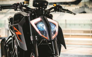 Motorcycle closeup headlight building background - a building in the background free wallpaper