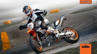 Person riding motorcycle track helmet - a person riding free wallpaper